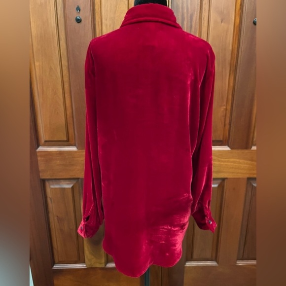 LAUREN Ralph Lauren Red Velvet Blouse Silk Blend Small Petite Gold Logo Crest - Picture 4 of 9